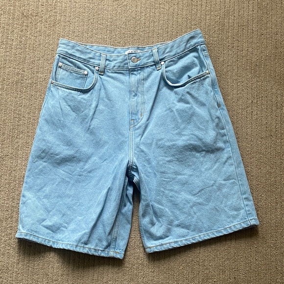KOTN Pants - KOTN Antifit Denim Shorts, Light Wash, 31